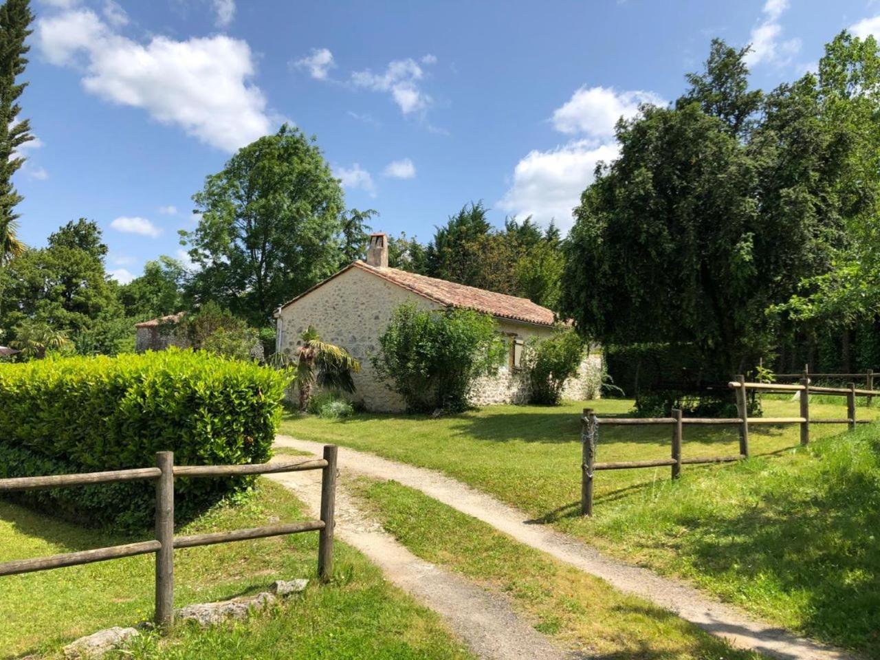 Gite Roche Blanche Lolme Buitenkant foto